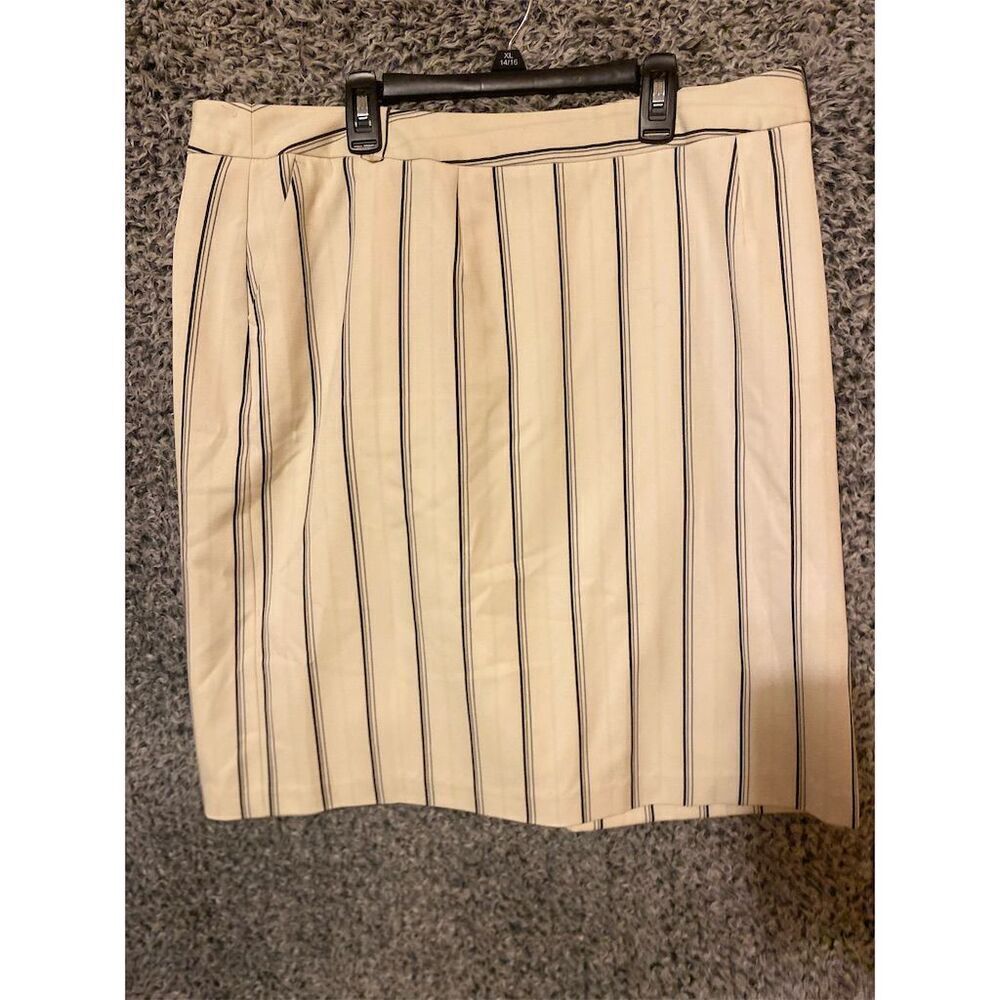 Metrostyle Plus Size Women's Beige Striped Knee Length Skirt 18 Button Detail